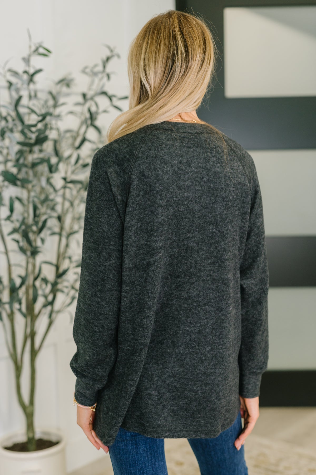 Urban Flux Scooped Hi-Low Long Pullover in Black - 9/24/2025