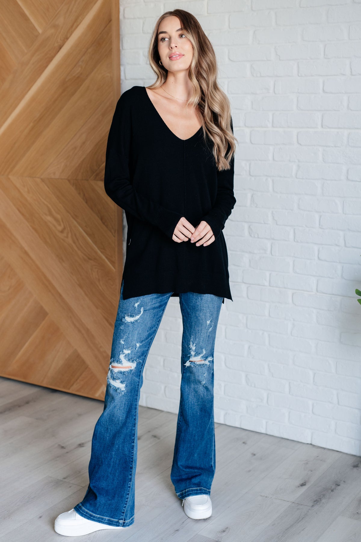 V-Neck Front Seam Sweater in Black - 9/25/2024