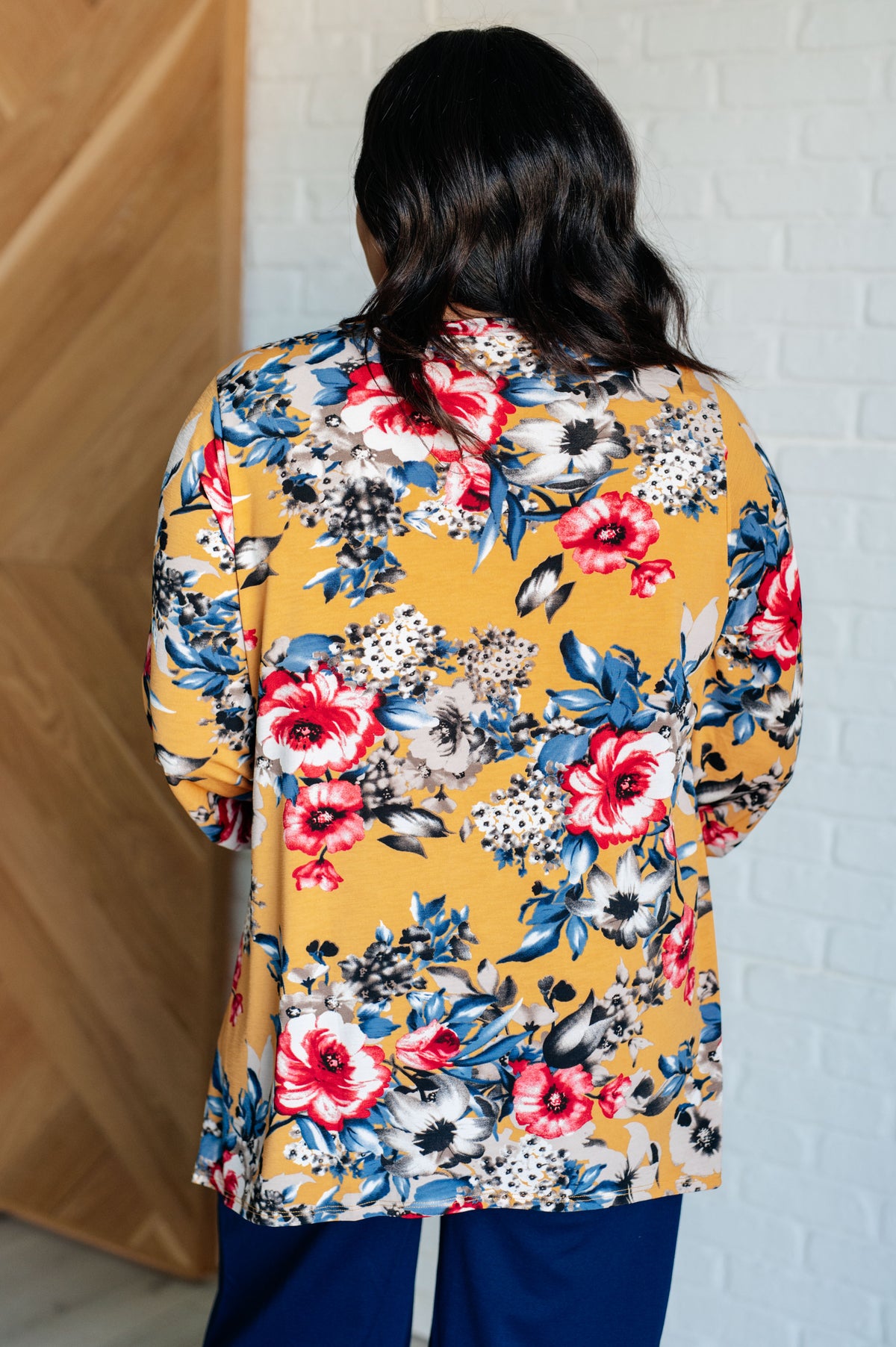 V-Neck Scoop Hem Top in Marigold Floral - 10/10/2024