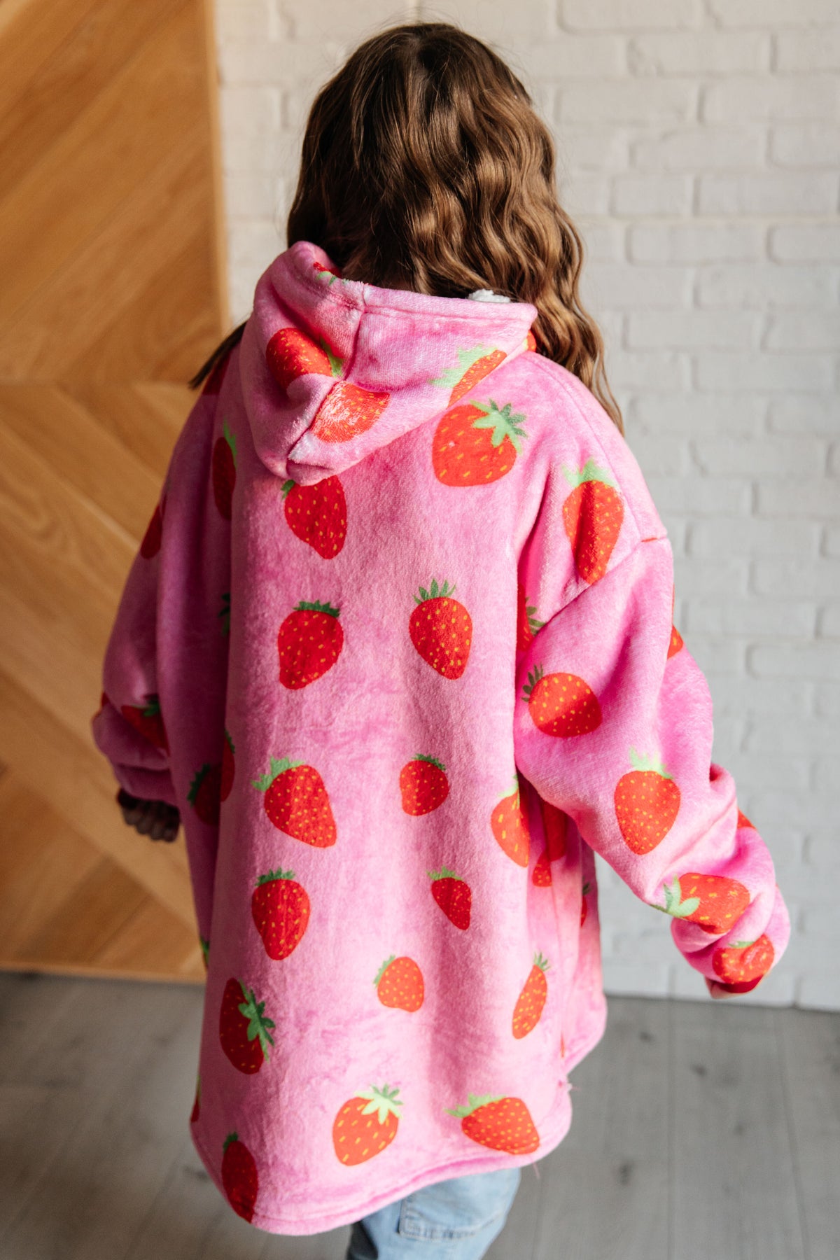 Kids Oversized Hoodie Blanket in Strawberry - 12/6/2024