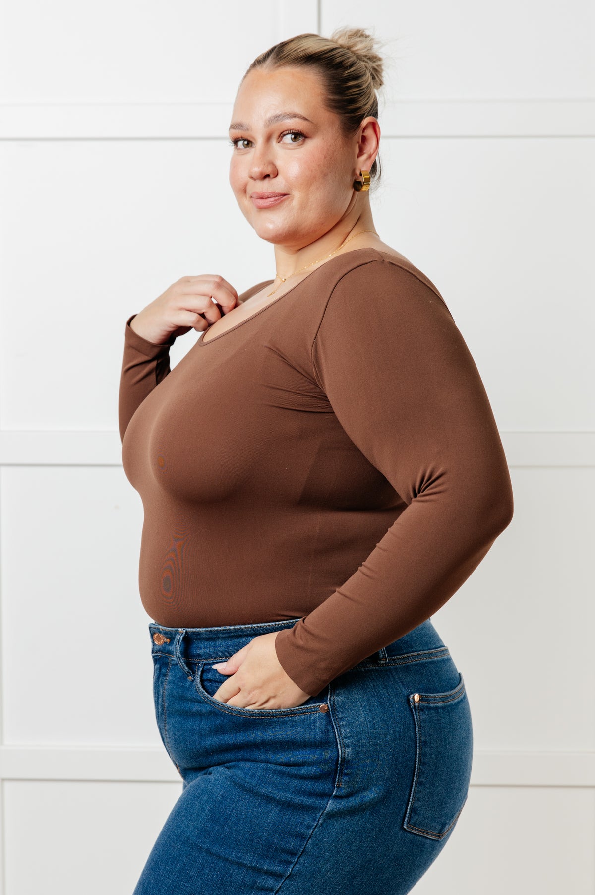 Bring in the Basics Seamless Reversible V-Neck Coffee - 11/6/2024