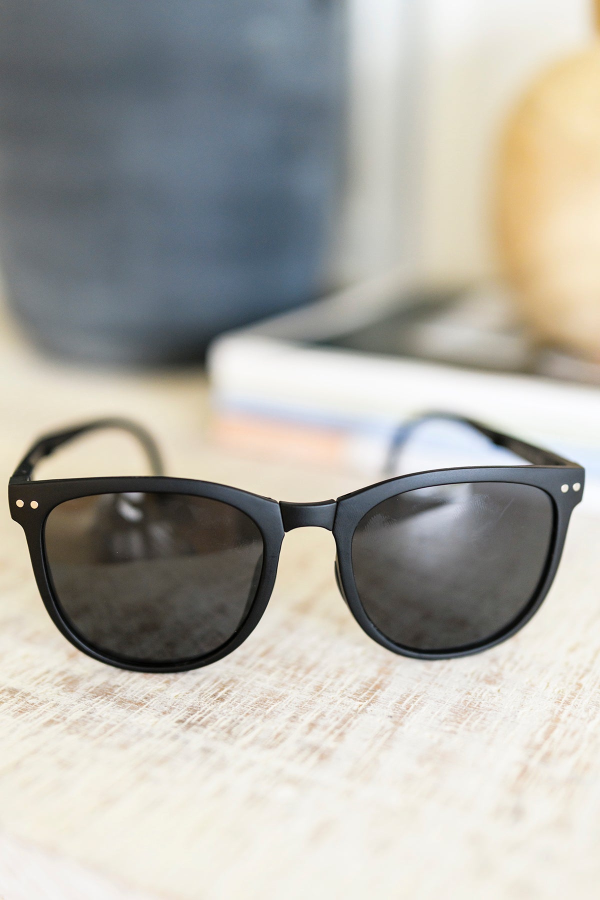 Collapsible Girlfriend Sunnies & Case in Black - 4/10/2023