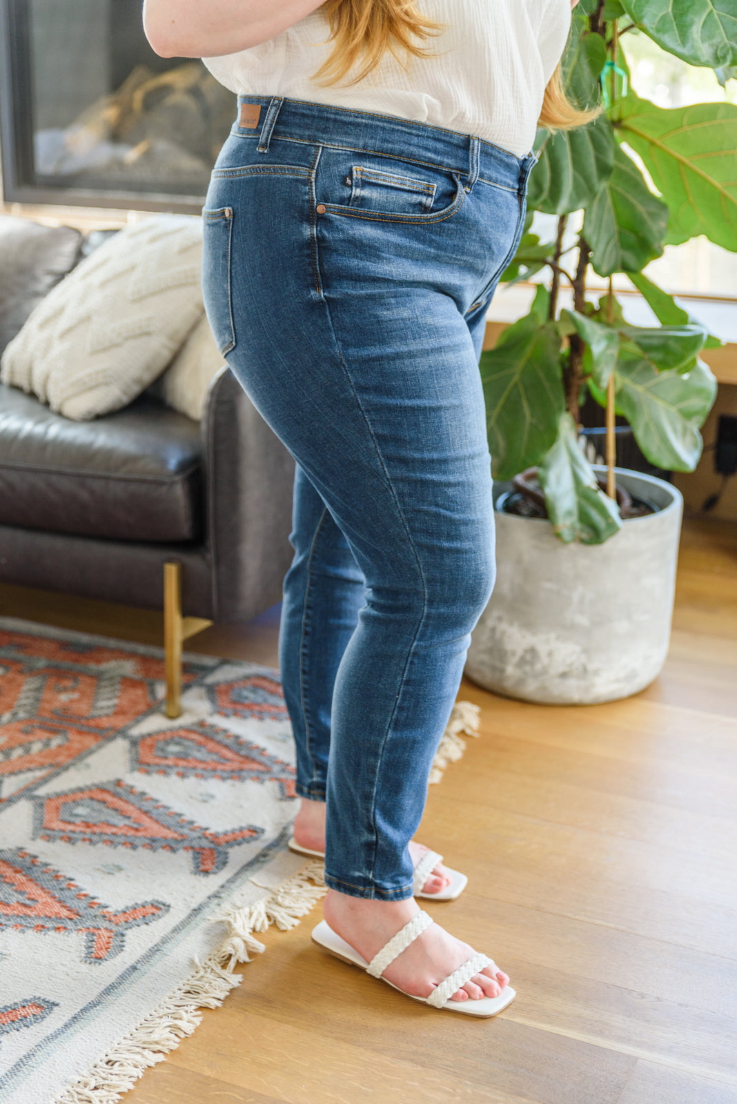 Mid-Rise Skinny Jeans - 5/19/2022