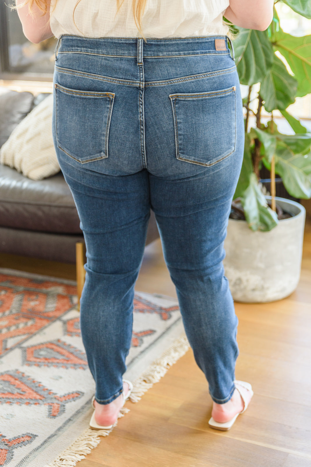 Mid-Rise Skinny Jeans - 5/19/2022