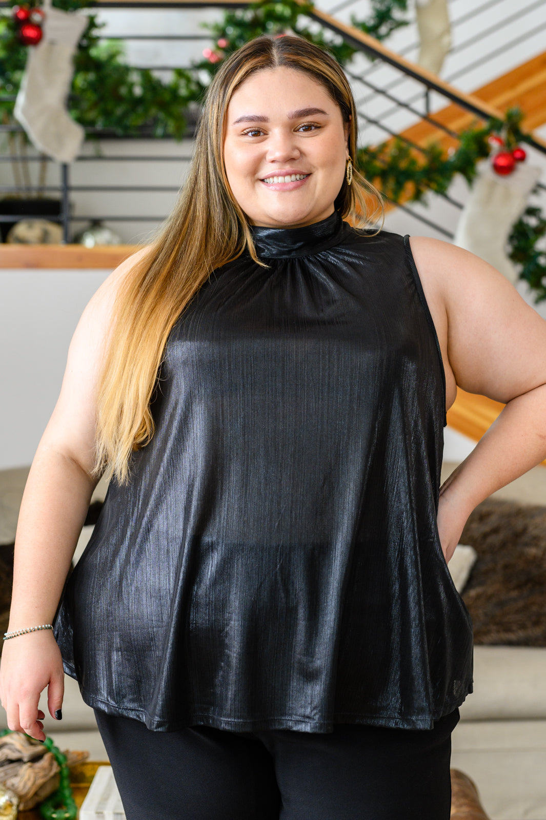 Photo Opt Sleeveless Blouse in Black - 1/5/2023