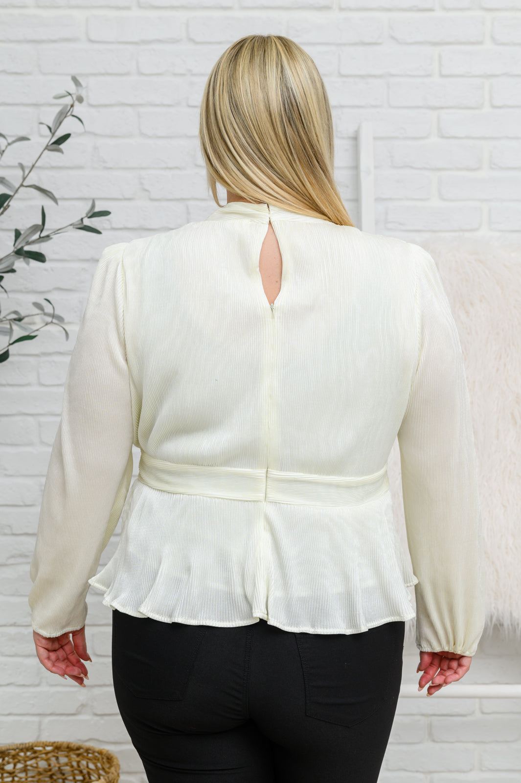 Xanidu Long Sleeve V Neck Blouse in White - 12/15/2022