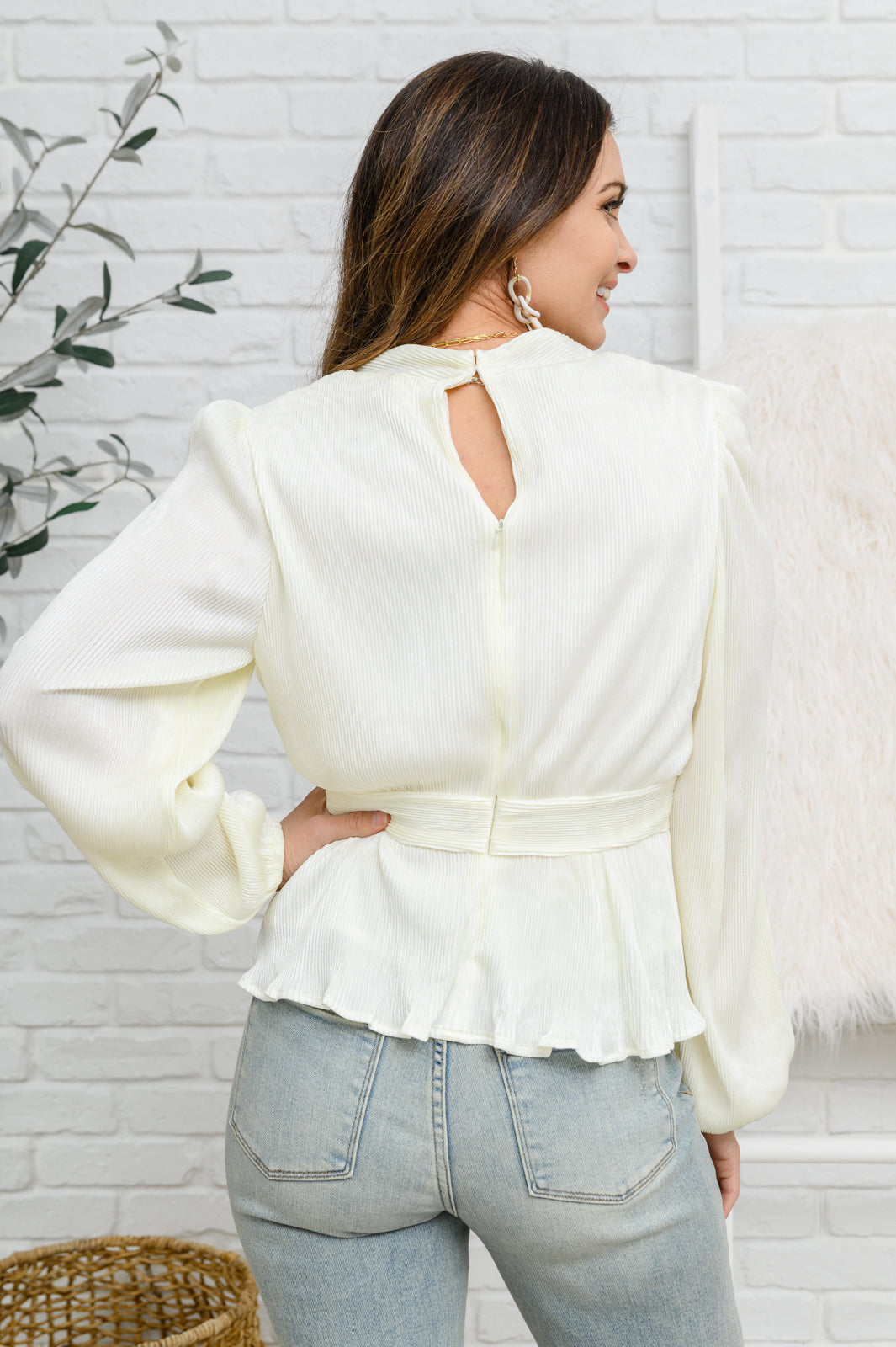 Xanidu Long Sleeve V Neck Blouse in White - 12/15/2022